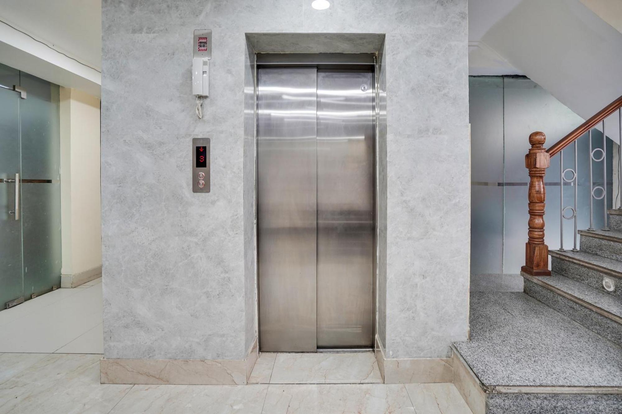 Super Townhouse Sector 63 A Noida Hotel Exterior photo